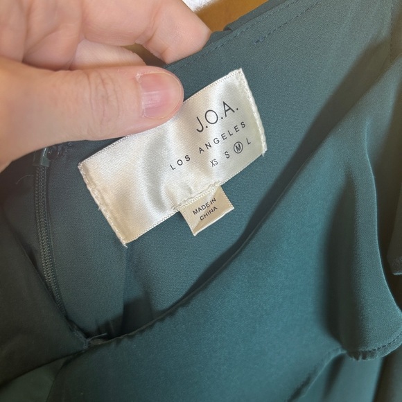 Elegant Green Ruffle Dress - Picture 3 of 3